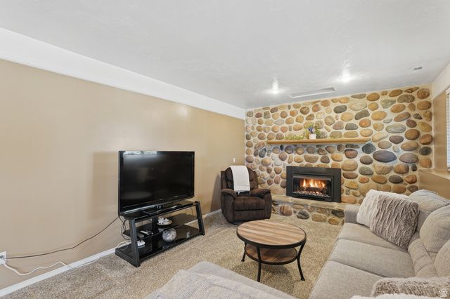 1320 E WOODHILL CIR, Sandy, UT 84092