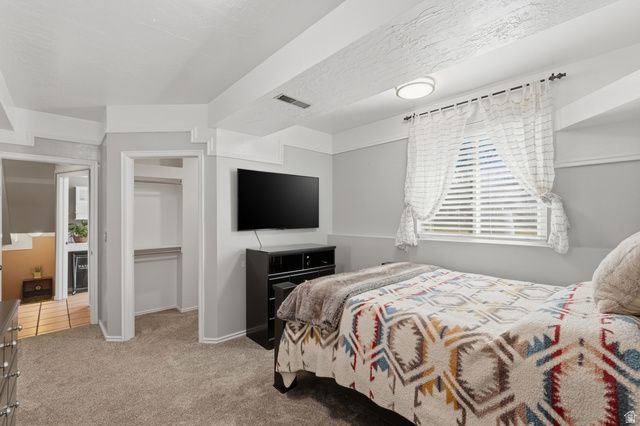 1320 E WOODHILL CIR, Sandy, UT 84092