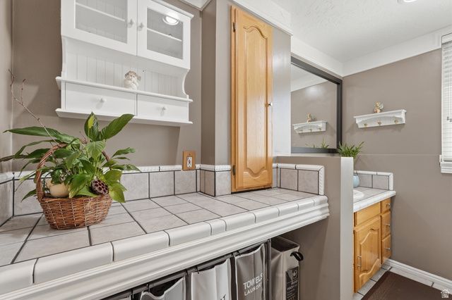 1320 E WOODHILL CIR, Sandy, UT 84092