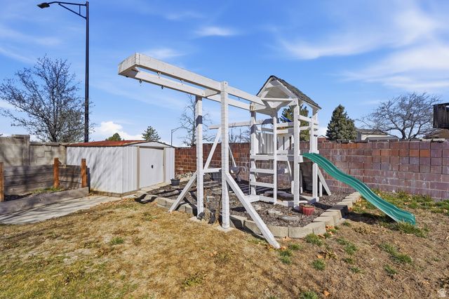 1320 E WOODHILL CIR, Sandy, UT 84092