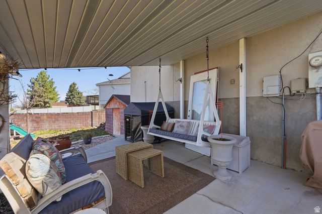 1320 E WOODHILL CIR, Sandy, UT 84092