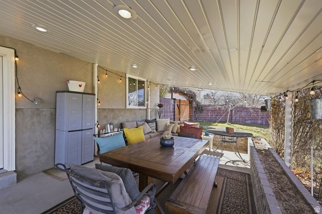 1320 E WOODHILL CIR, Sandy, UT 84092