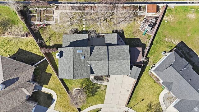 1320 E WOODHILL CIR, Sandy, UT 84092