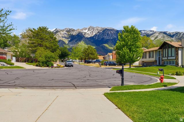 1320 E WOODHILL CIR, Sandy, UT 84092