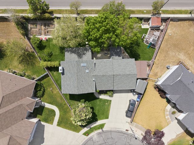 1320 E WOODHILL CIR, Sandy, UT 84092