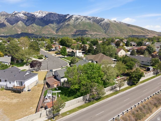 1320 E WOODHILL CIR, Sandy, UT 84092