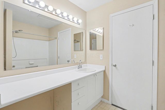 4666 Shalers Drive, 49C 49C, Columbus, OH 43228