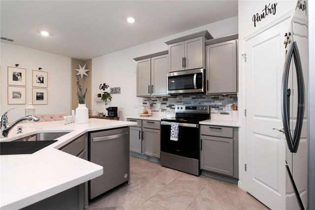 8556 BOLD CYPRESS LANE, Wesley Chapel, FL 33545