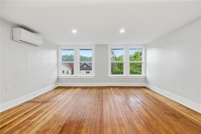 934 Maplewood Ave, Economy, PA 15003