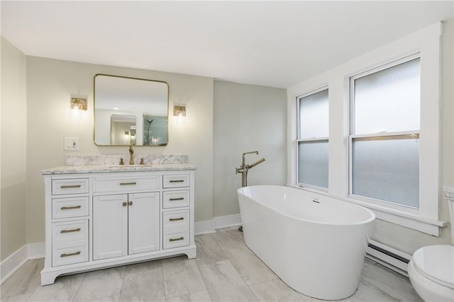 934 Maplewood Ave, Economy, PA 15003