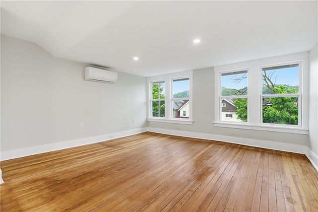 934 Maplewood Ave, Economy, PA 15003