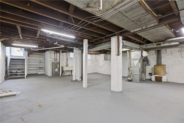 934 Maplewood Ave, Economy, PA 15003