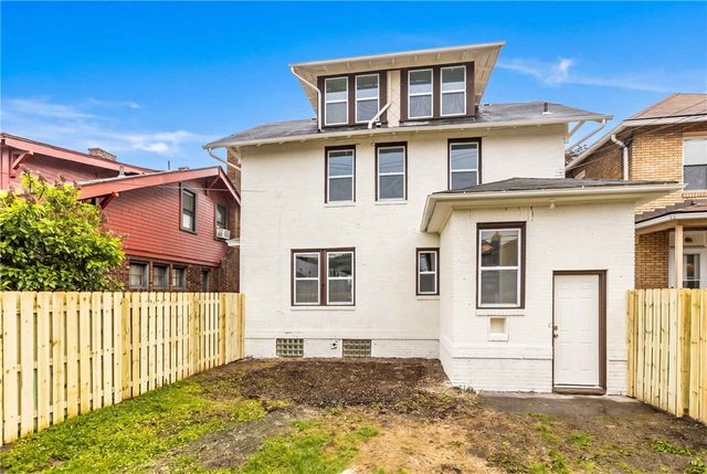 934 Maplewood Ave, Economy, PA 15003