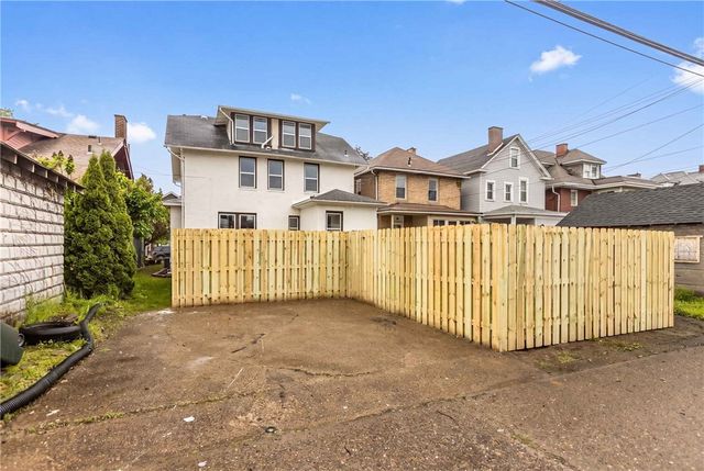 934 Maplewood Ave, Economy, PA 15003