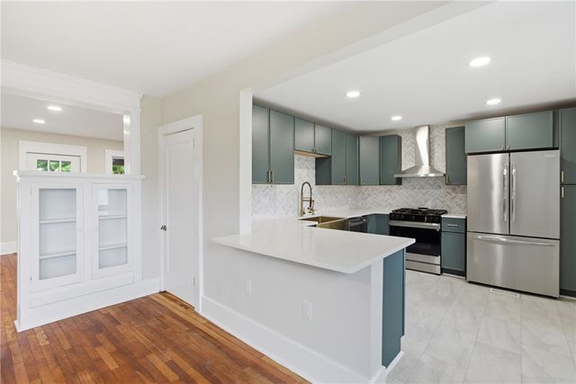 934 Maplewood Ave, Economy, PA 15003