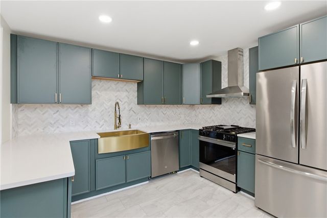 934 Maplewood Ave, Economy, PA 15003