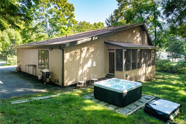 14 Luty Drive, Hyde Park, NY 12538