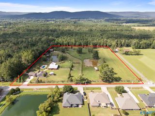 423 Hamer Road, Owens Cross Roads, AL 35763
