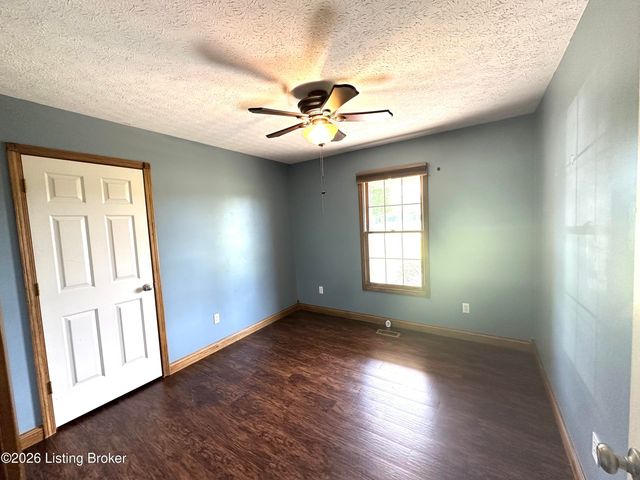1028 Farmaway Dr, Bardstown, KY 40004