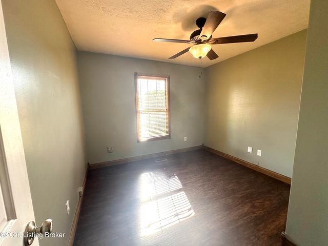 1028 Farmaway Dr, Bardstown, KY 40004