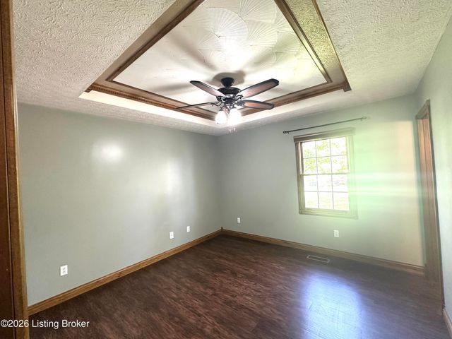 1028 Farmaway Dr, Bardstown, KY 40004