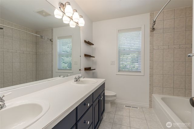 29938 200th Court SE, Kent, WA 98042