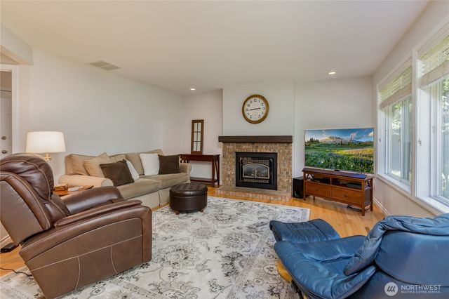 29938 200th Court SE, Kent, WA 98042