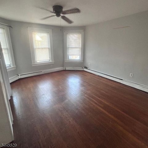 11 Baker St, Dover Town, NJ 07801