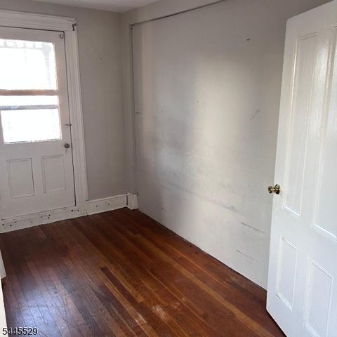 11 Baker St, Dover Town, NJ 07801