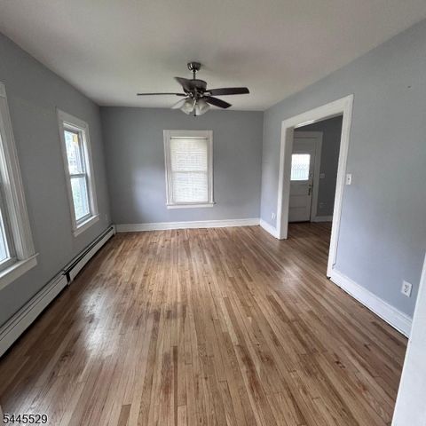 11 Baker St, Dover Town, NJ 07801