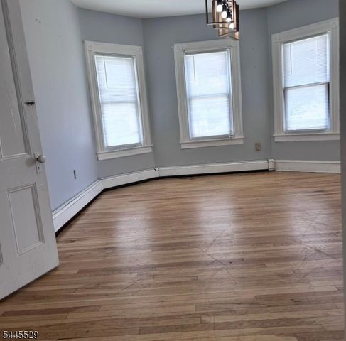 11 Baker St, Dover Town, NJ 07801