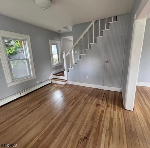 11 Baker St, Dover Town, NJ 07801