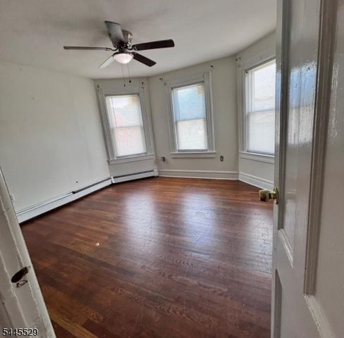 11 Baker St, Dover Town, NJ 07801