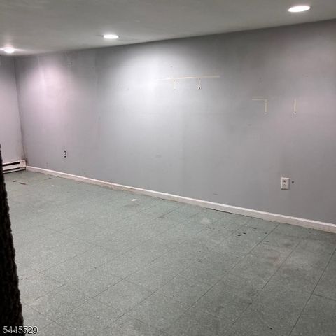 11 Baker St, Dover Town, NJ 07801