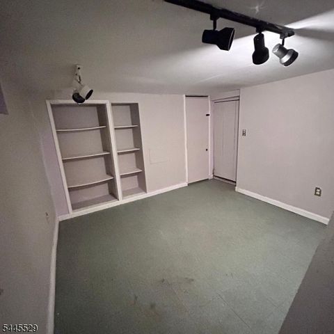 11 Baker St, Dover Town, NJ 07801