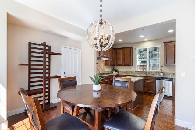 2129 Chokeberry Ct, Santa Rosa, CA 95404