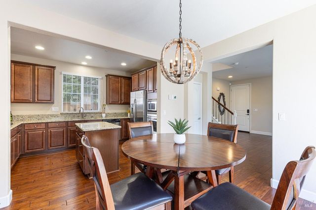 2129 Chokeberry Ct, Santa Rosa, CA 95404