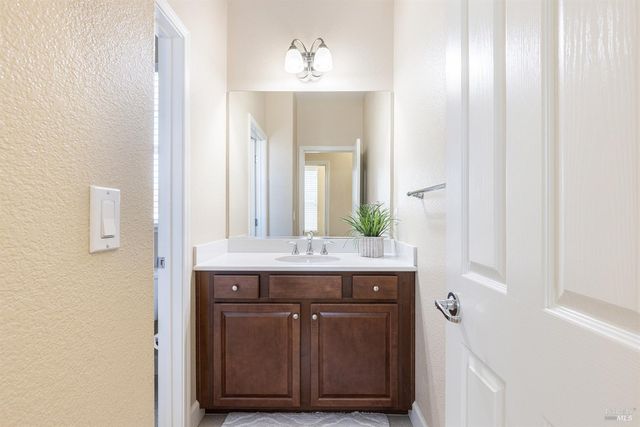 2129 Chokeberry Ct, Santa Rosa, CA 95404