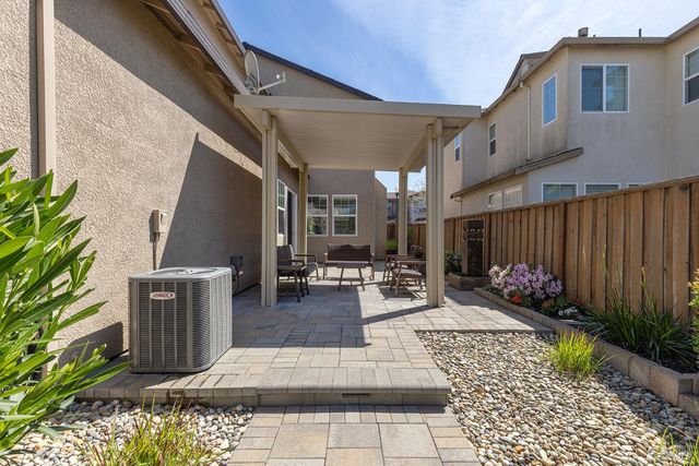 2129 Chokeberry Ct, Santa Rosa, CA 95404