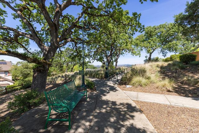 2129 Chokeberry Ct, Santa Rosa, CA 95404