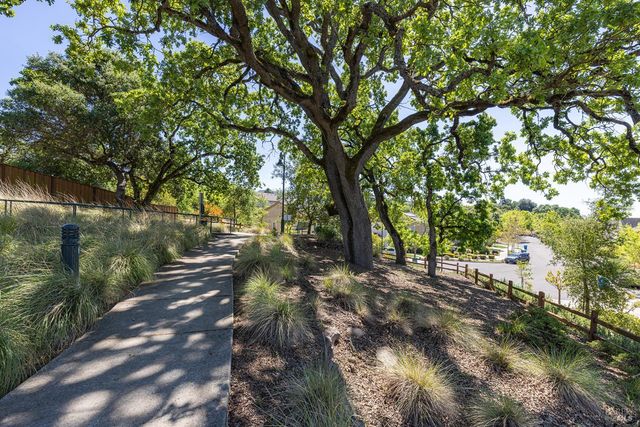 2129 Chokeberry Ct, Santa Rosa, CA 95404