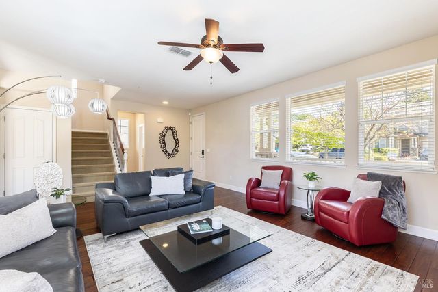 2129 Chokeberry Ct, Santa Rosa, CA 95404