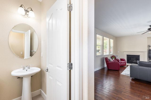 2129 Chokeberry Ct, Santa Rosa, CA 95404