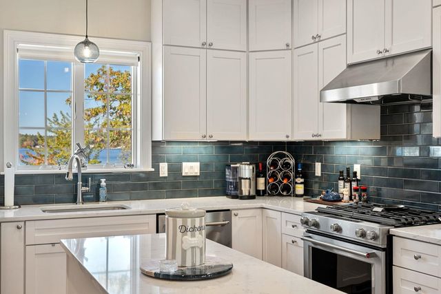 39 Kibrel Court, Sandown, NH 03873