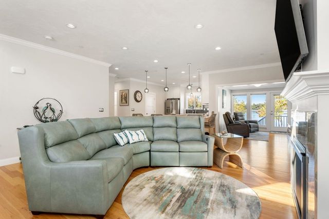 39 Kibrel Court, Sandown, NH 03873