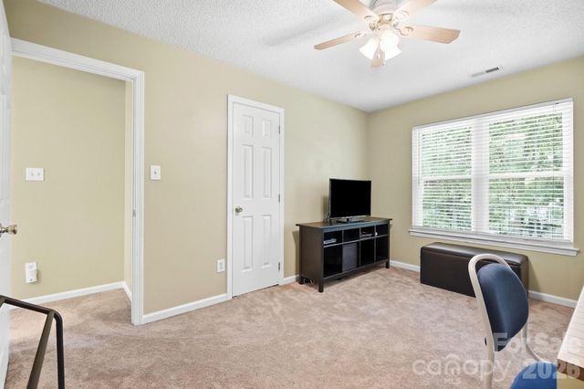 1629 Sugar Hollow Drive, Charlotte, NC 28214
