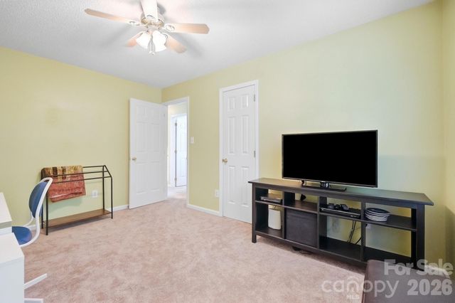 1629 Sugar Hollow Drive, Charlotte, NC 28214