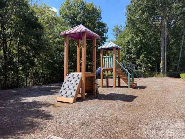 1629 Sugar Hollow Drive, Charlotte, NC 28214