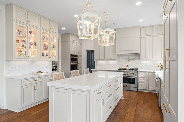 1468 Dominion Hts, Upper St Clair, PA 15241