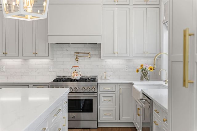 1468 Dominion Hts, Upper St Clair, PA 15241
